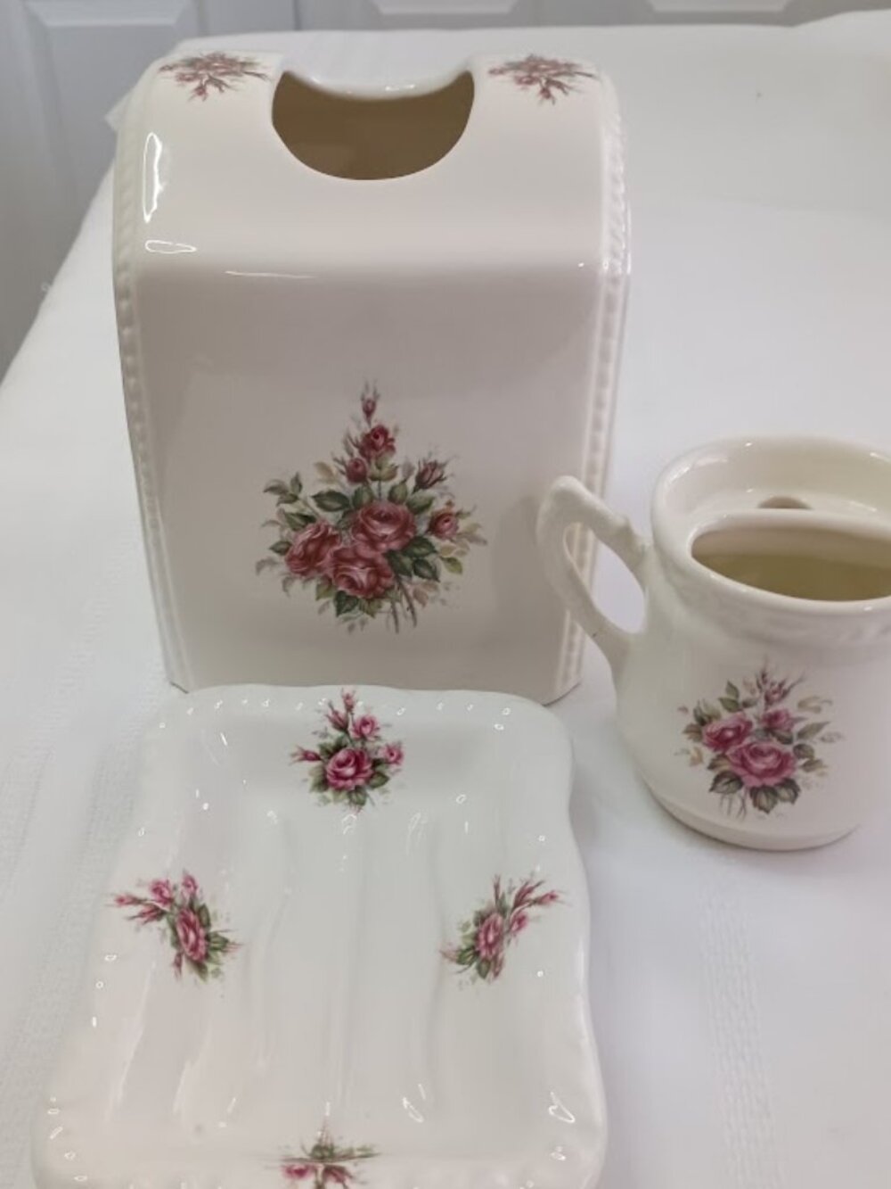 Vintage Athena Ceramic Bathroom Set with Rose Floral Design